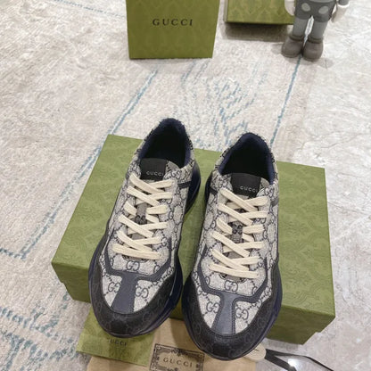 SNEAKERS 26