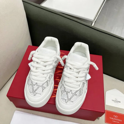 V - SNEAKERS