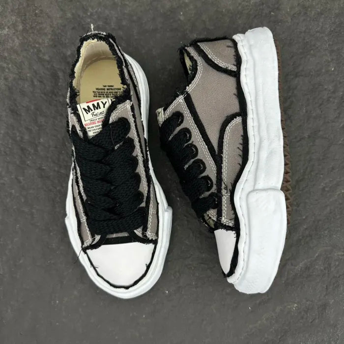 A - SNEAKERS