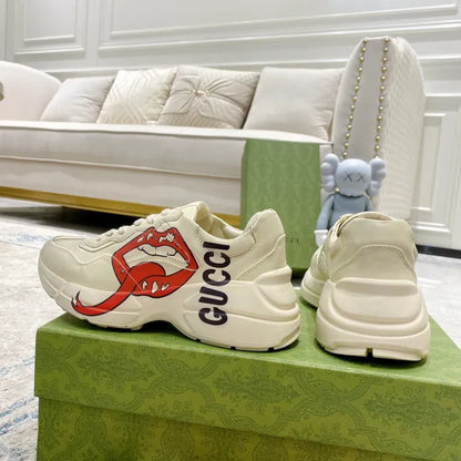 SNEAKERS 26