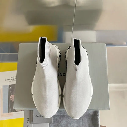 B - SNEAKERS