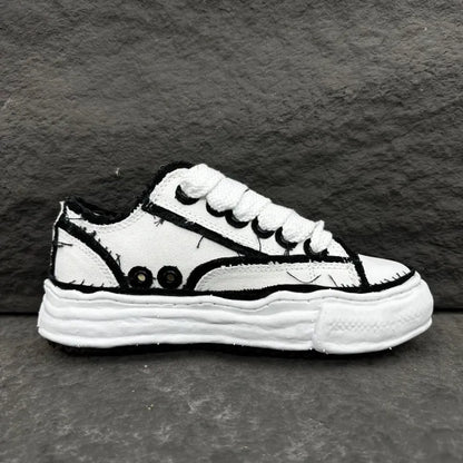 A - SNEAKERS