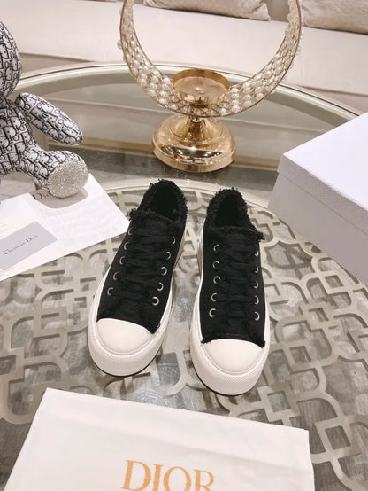D - SNEAKERS