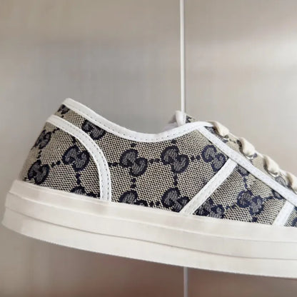 SNEAKERS 07