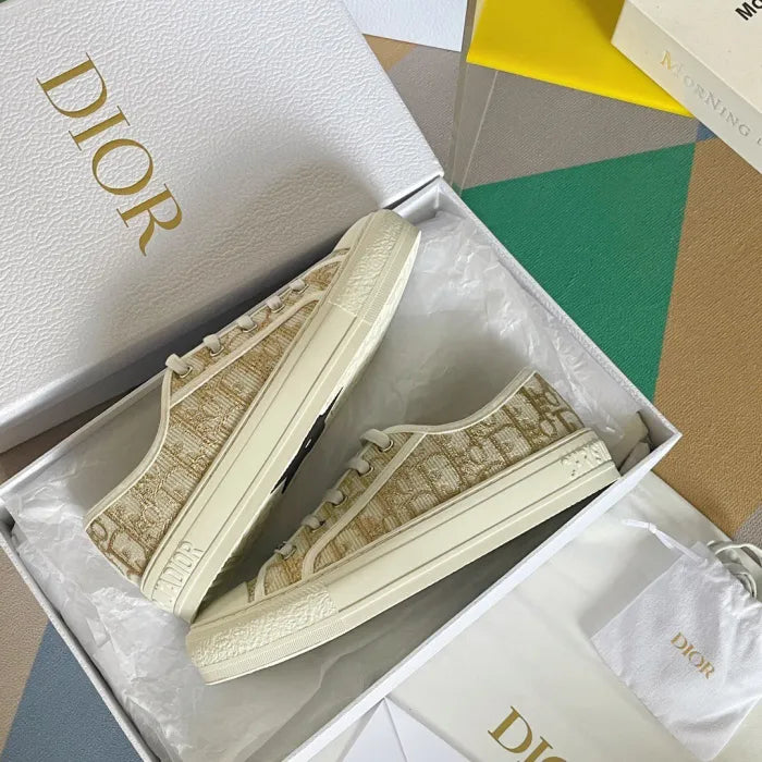 D - SNEAKERS