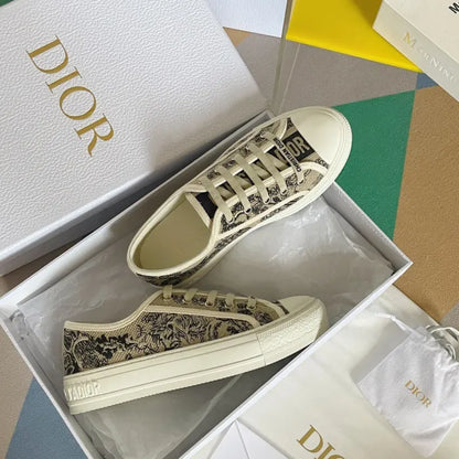 D - SNEAKERS