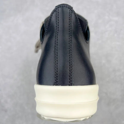 R  - SNEAKERS