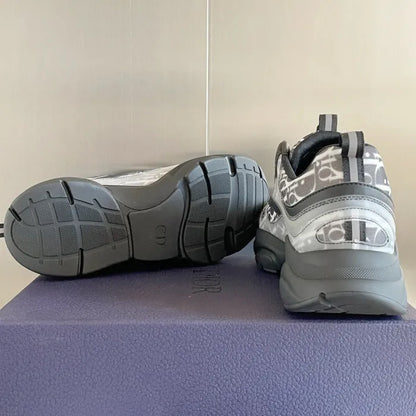 D - SNEAKERS