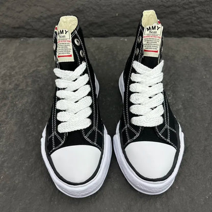 A - SNEAKERS