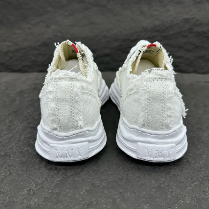 A - SNEAKERS