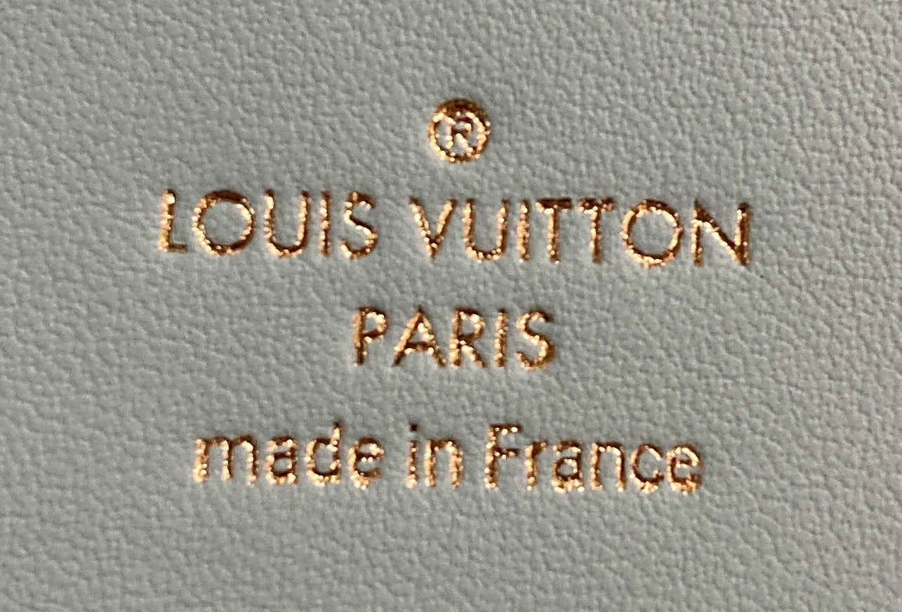 Capucines Vertical Wallet Leather