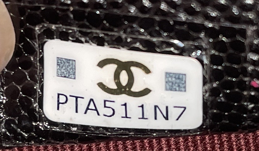Classic O Case Pouch Quilted Caviar Mini