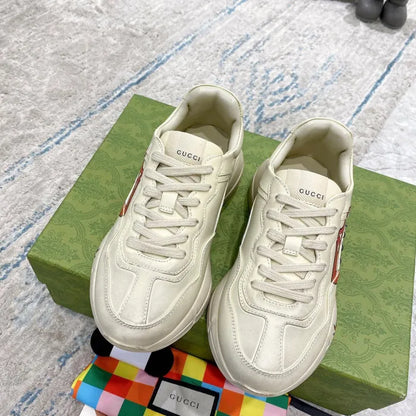 SNEAKERS 26