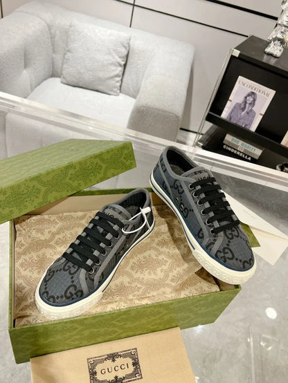 SNEAKERS 22