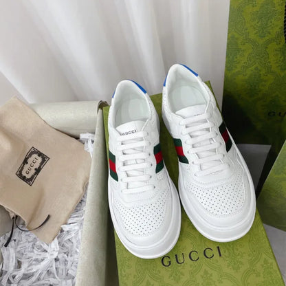 SNEAKERS 23