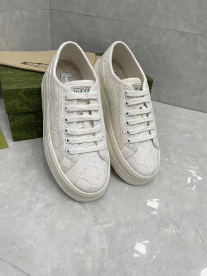 SNEAKERS 03