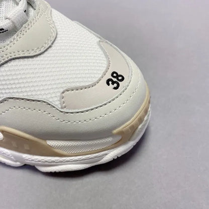 B - SNEAKERS