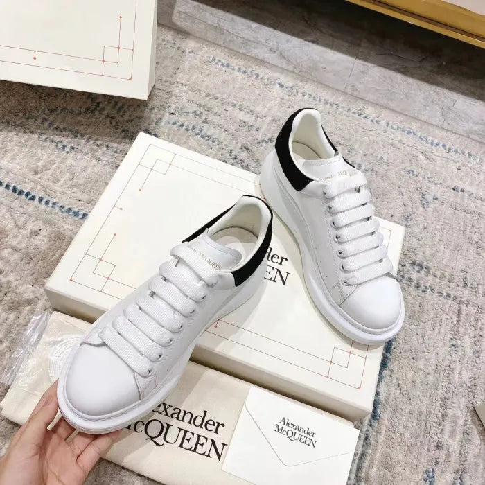 A - SNEAKERS