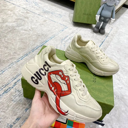 SNEAKERS 26