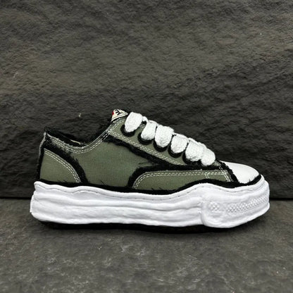 A - SNEAKERS