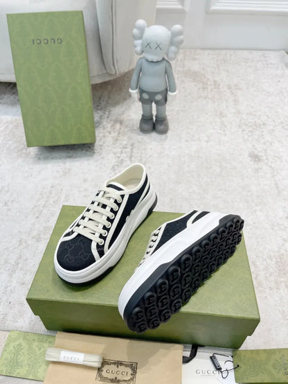 SNEAKERS 04