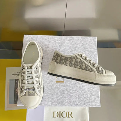 D - SNEAKERS