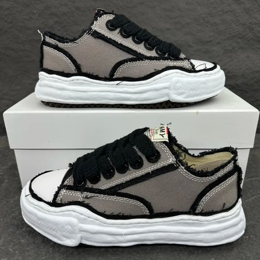 A - SNEAKERS
