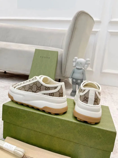 SNEAKERS 28