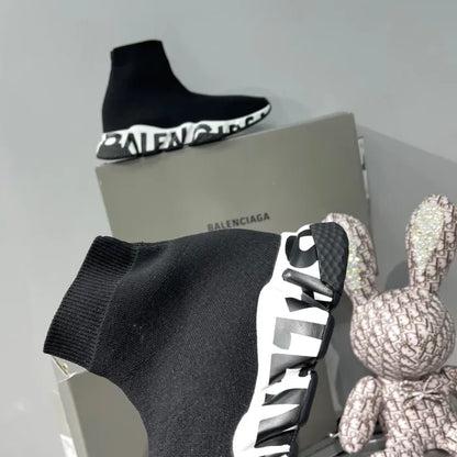 B - SNEAKERS