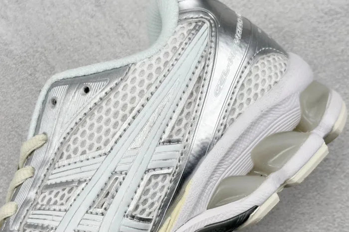 A - SNEAKERS