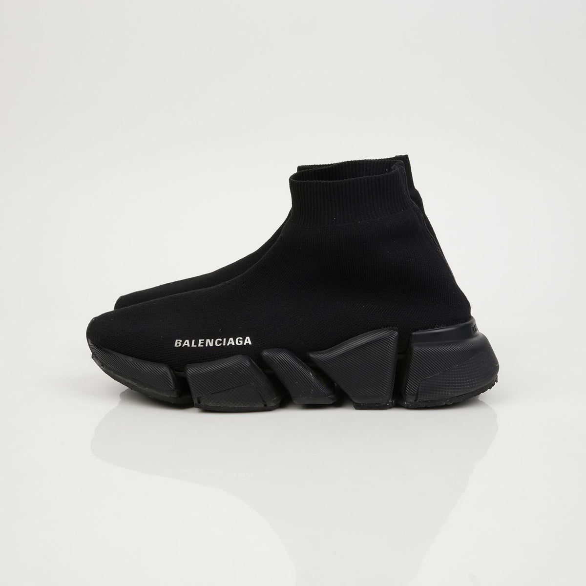 Women's Speedrunner Sneakers Size