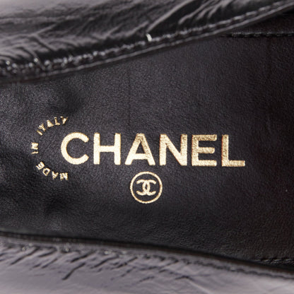 Women's Chanel black textured calfskin gold CC chain link moccasin