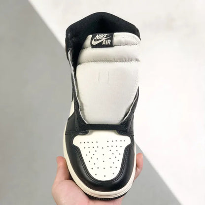N - SNEAKERS