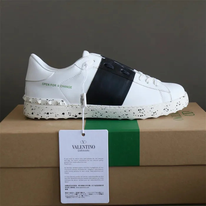 V - SNEAKERS