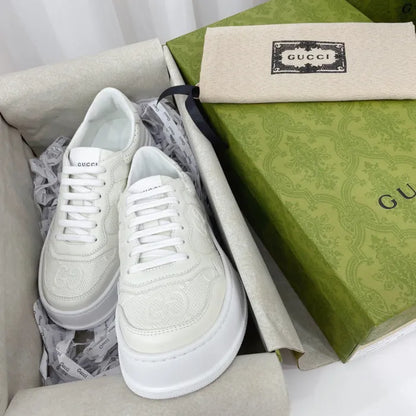 SNEAKERS 23