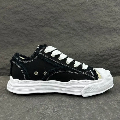 A - SNEAKERS