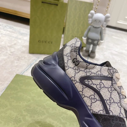 SNEAKERS 26