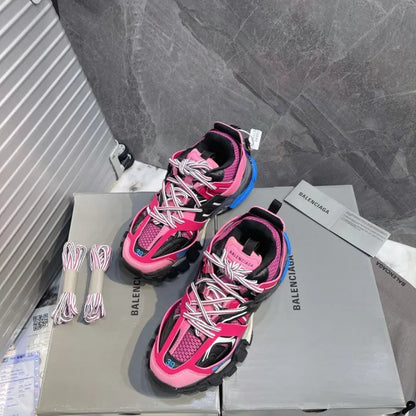 B - SNEAKERS