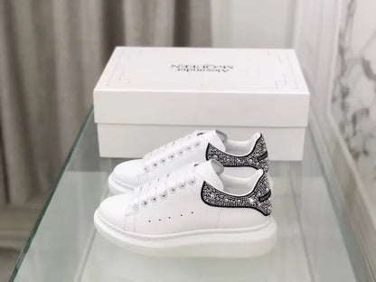 A - SNEAKERS