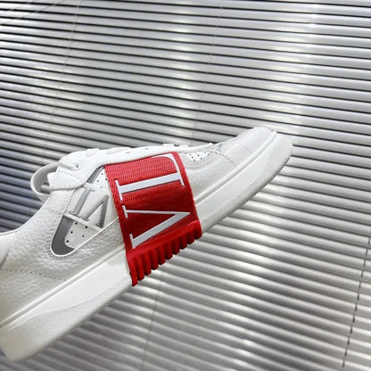 V - SNEAKERS