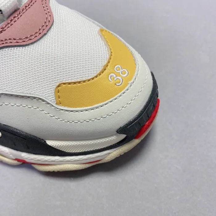 B - SNEAKERS