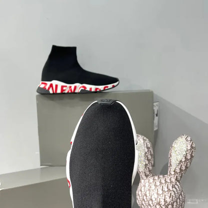 B - SNEAKERS