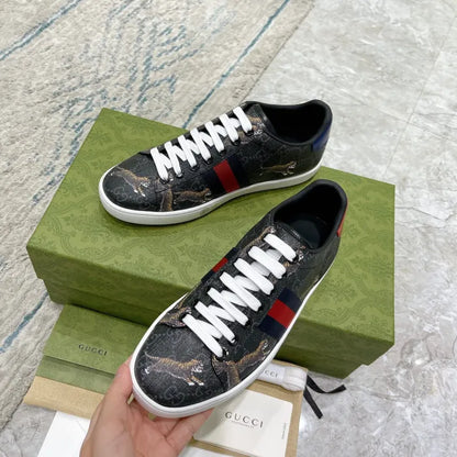 SNEAKERS 16