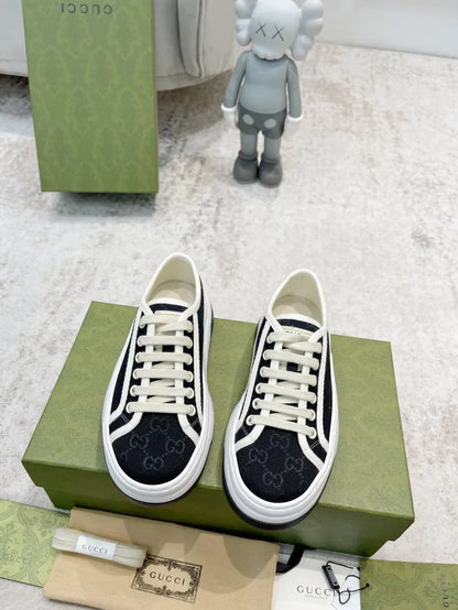 SNEAKERS 04