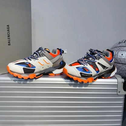 B - SNEAKERS
