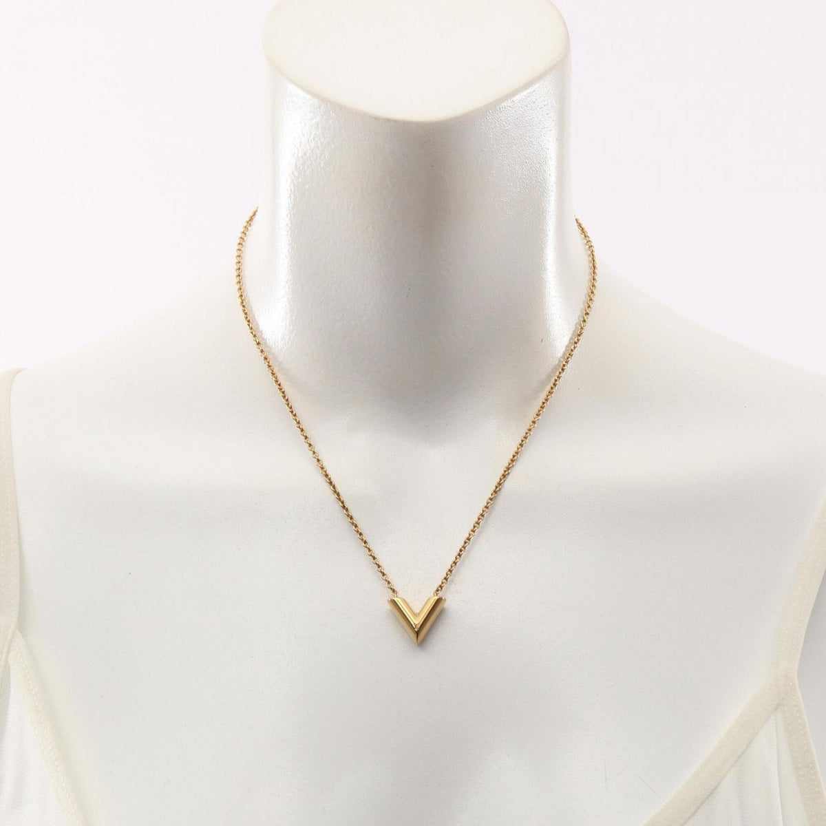 Essential V Pendant Necklace Gold Plated