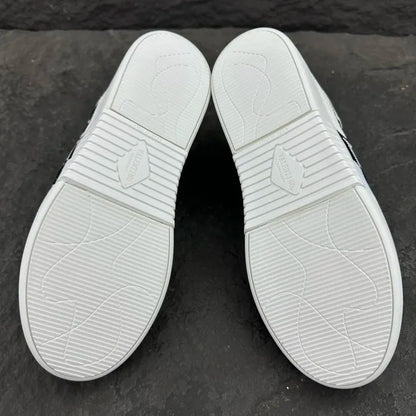 V - SNEAKERS