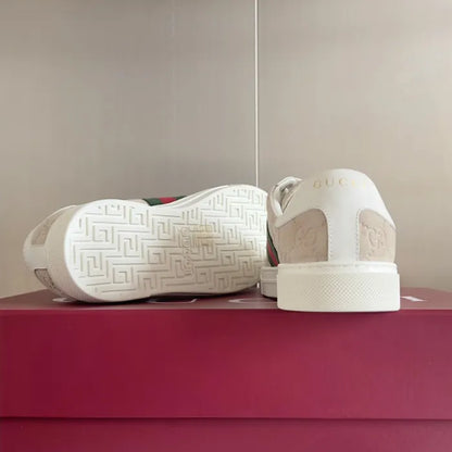 SNEAKERS 17