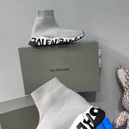 B - SNEAKERS