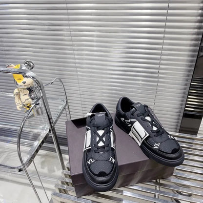V - SNEAKERS